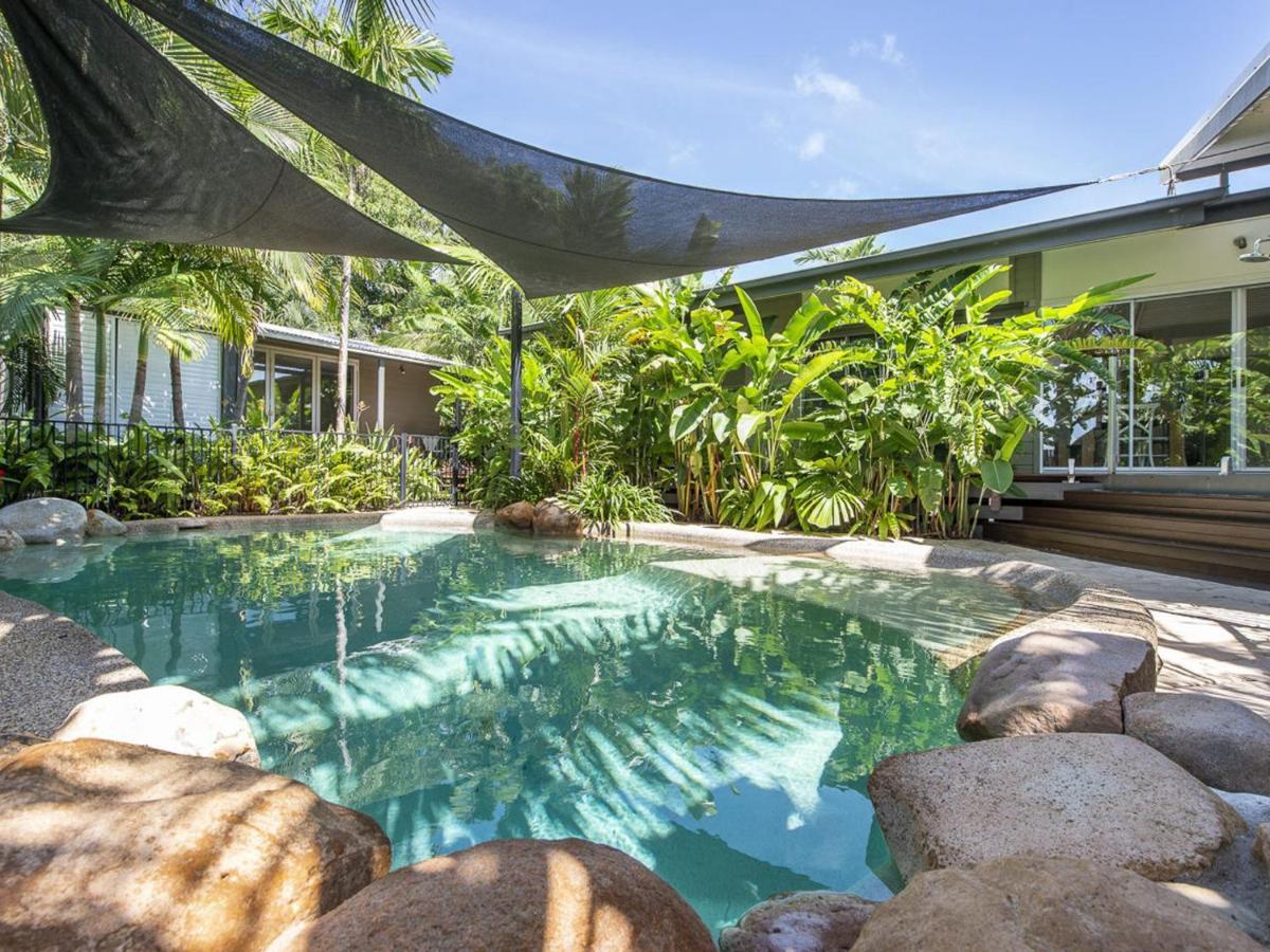 Whispering Palms Villa Nelly Bay Exterior photo