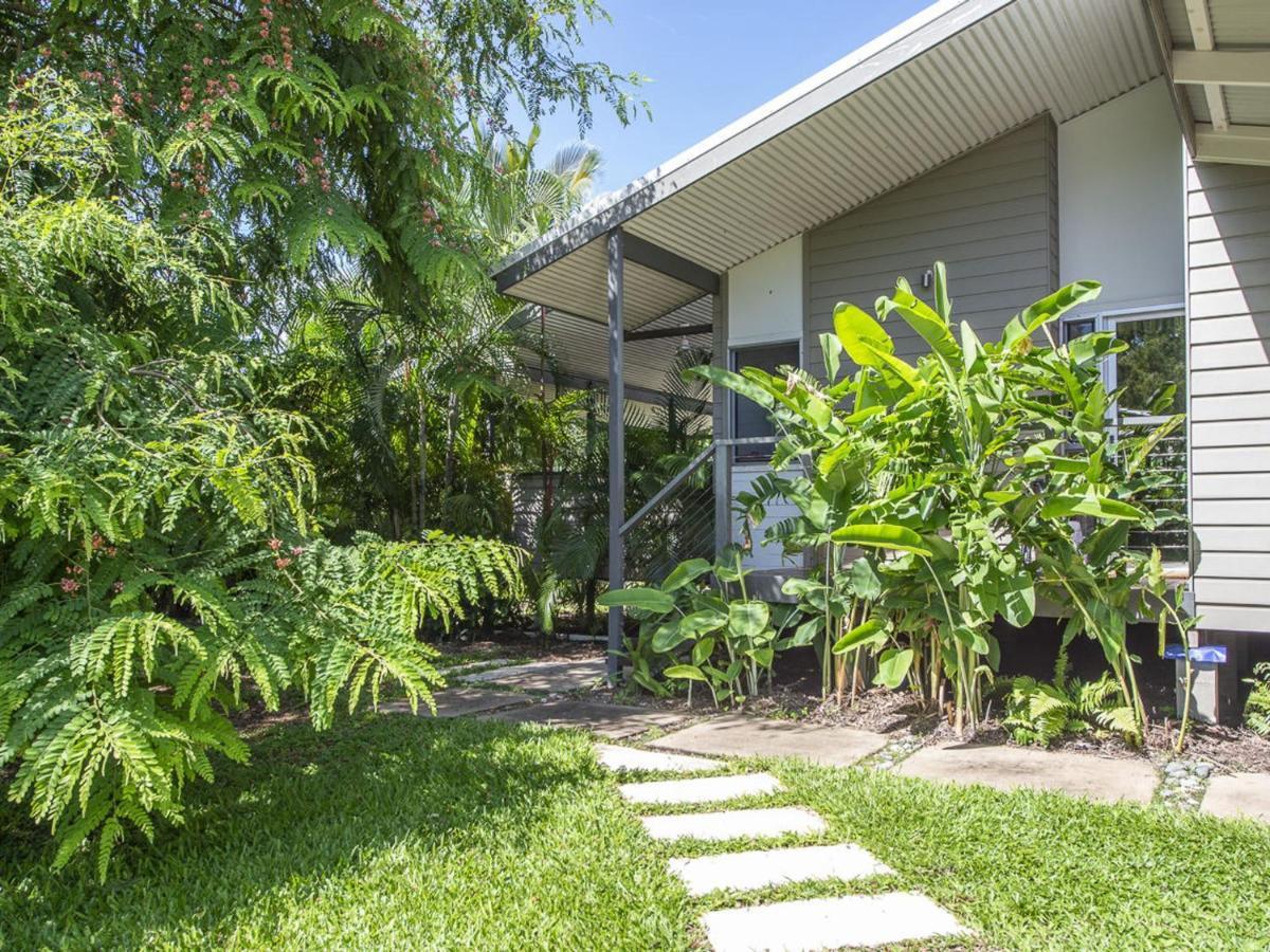 Whispering Palms Villa Nelly Bay Exterior photo