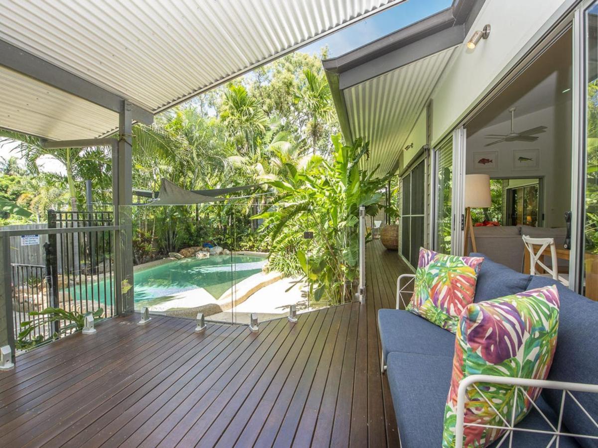 Whispering Palms Villa Nelly Bay Exterior photo